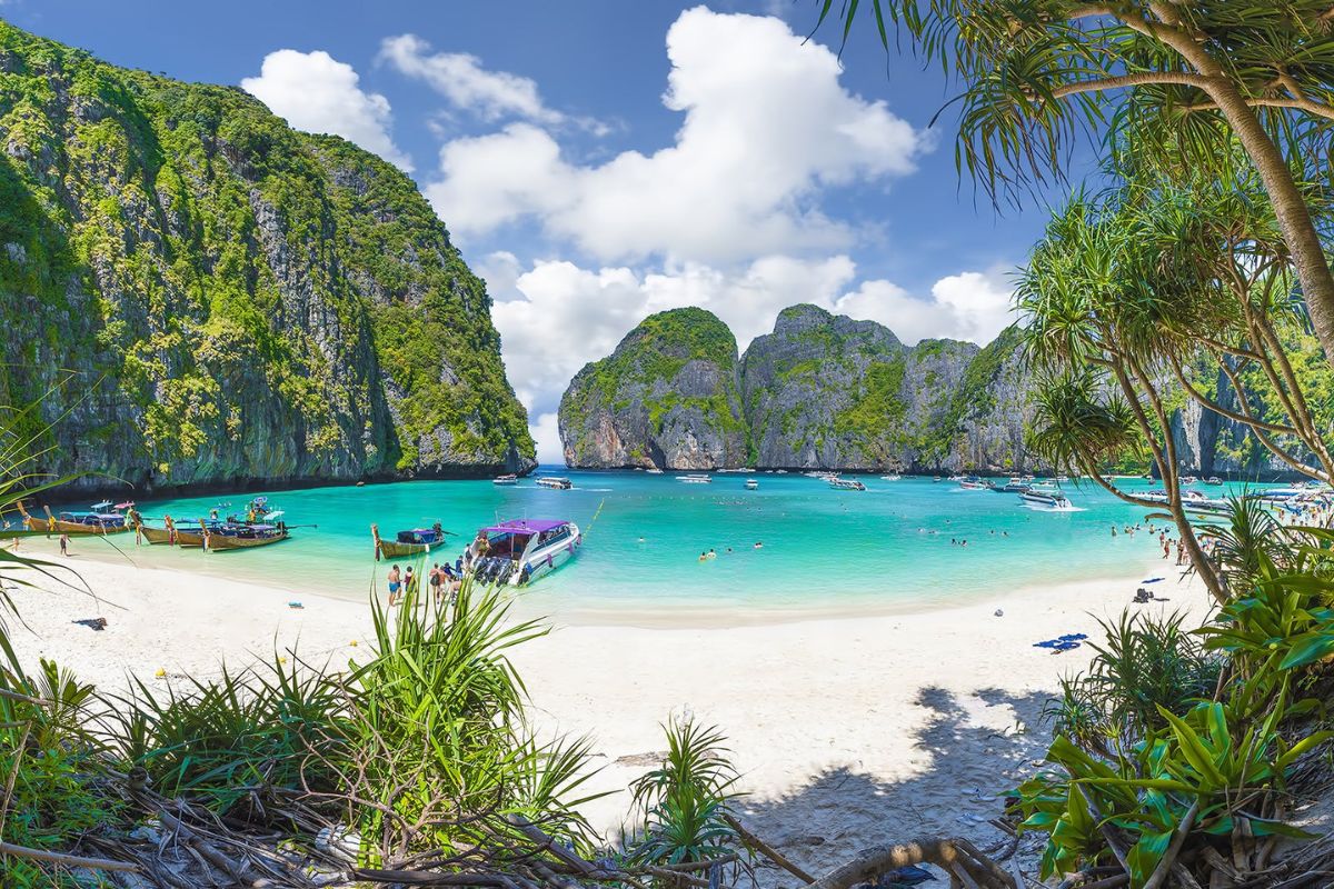 Traveling to Thailand: Navigating the Weather and Essential Preparations