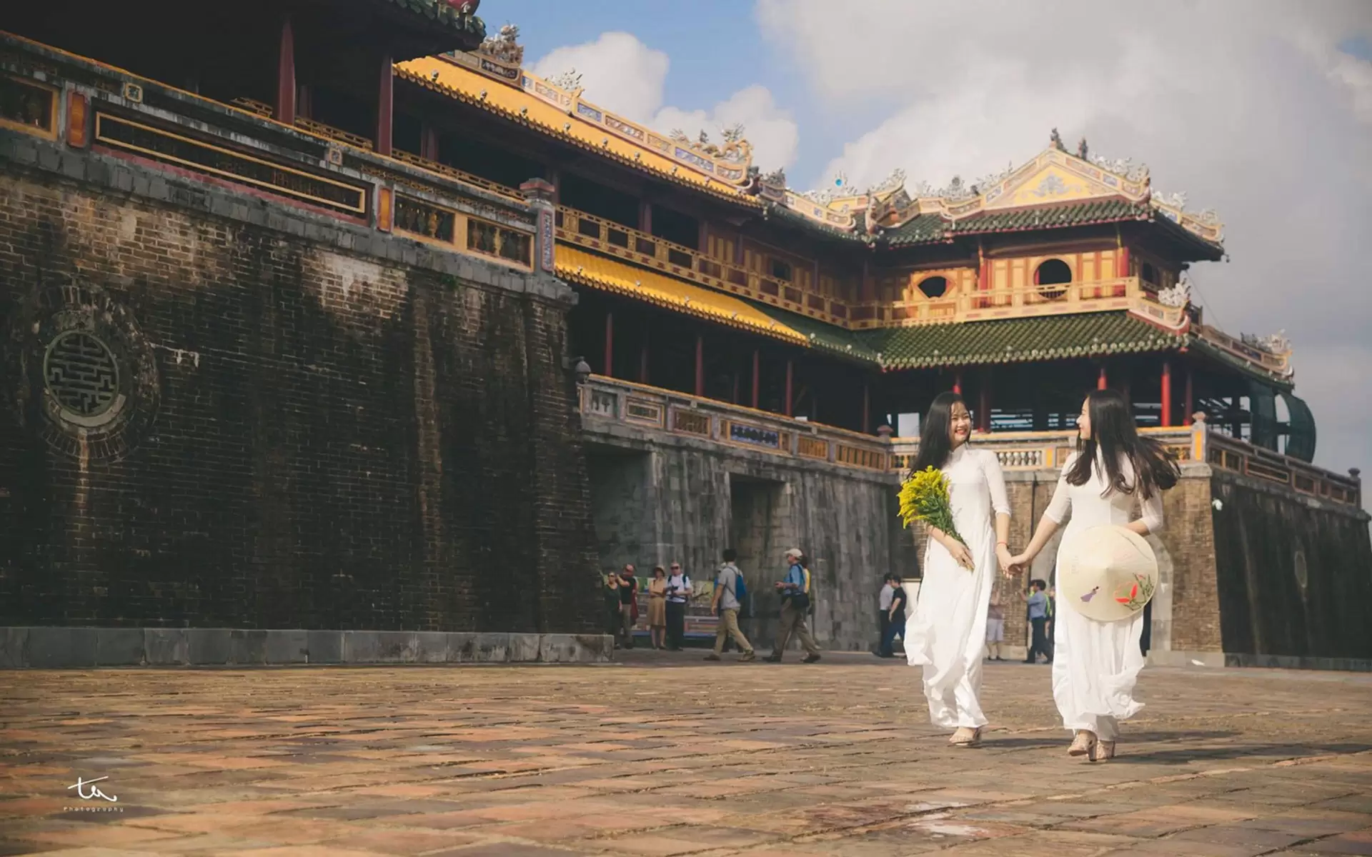 The Timeless Elegance of Áo Dài Việt Nam